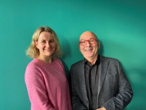 Aileen Müller und Udo Halwe vor grüner Wand